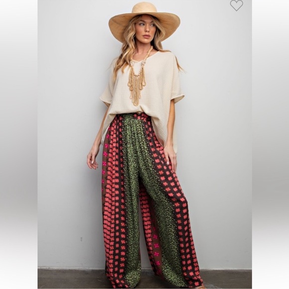 Pants - Wide-Leg Floral Print Palazzo Pants in Green & Pink
